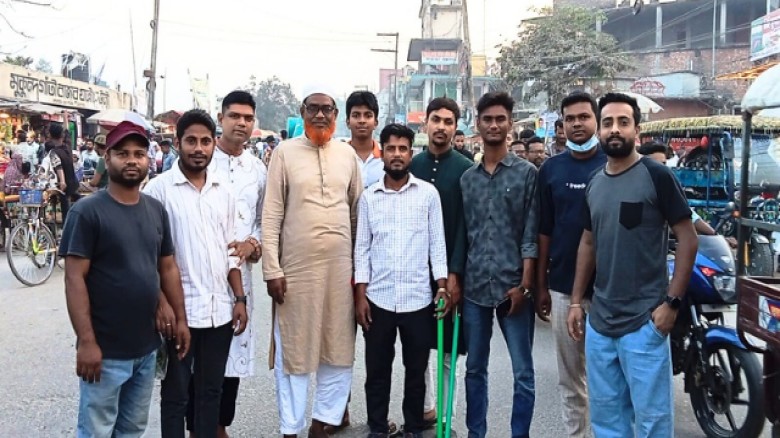 বেলকুচিতে যানজট নিরসনে কাজ করছে উপজেলা ছাত্রদল